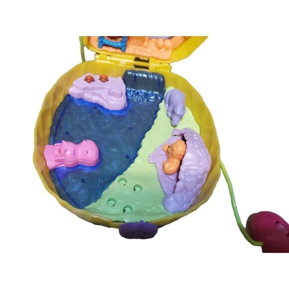 Mattel Polly Pocket GKJ64 Tropicool Pineapple Purse - Picture 3 of 5